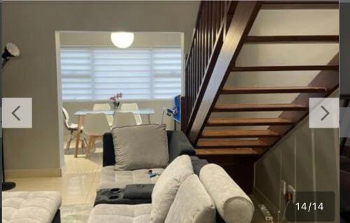 Posezení v ubytování YA Eagle Wings Self Catering Shared Lodge A