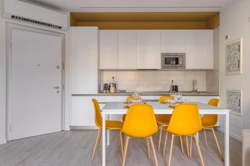 Kuchyň nebo kuchyňský kout v ubytování Suites in Financial District 4 pax