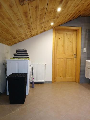 a room with a wooden ceiling and a door at Ferienwohnung Moharblick 1 in Großkirchheim