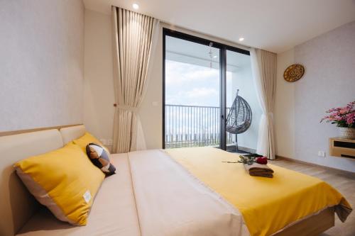 Postel nebo postele na pokoji v ubytování Ecopark QV Homestay LANDMARK