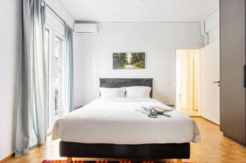 Stylish Apartment in Thissio l Dedicated Workspace
