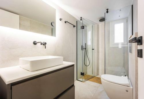 Stylish Apartment in Thissio l Dedicated Workspace
