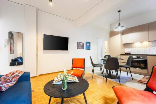 Stylish Apartment in Thissio l Dedicated Workspace