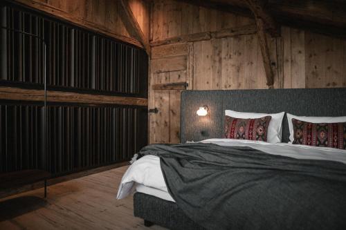 Ένα ή περισσότερα κρεβάτια σε δωμάτιο στο Felder Alpin Lodge