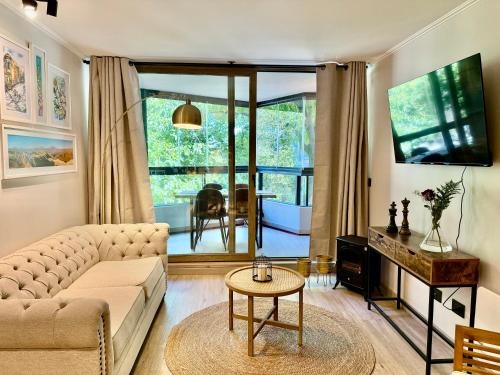a living room with a couch and a table at Lago y Volcán in Pucón