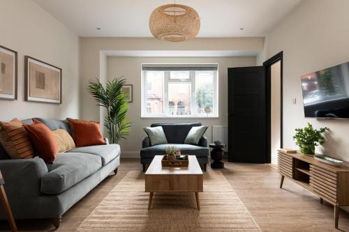 a living room with a couch and a table at Brayford House Burton Road - stylish accommodation suitable for families and contractors in Lincoln