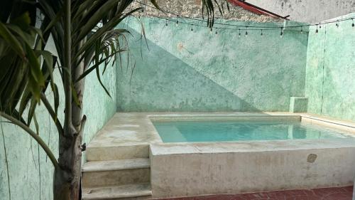 a swimming pool with steps next to a wall at Casa Esperanza in Campeche