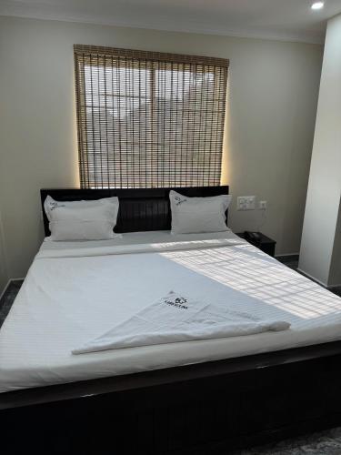 Cama o camas de una habitación en Karkala Inn Boarding & Lodging