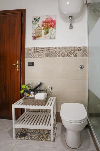 a bathroom with a toilet and a glass shower at Benvenuti al Sud in Trabia