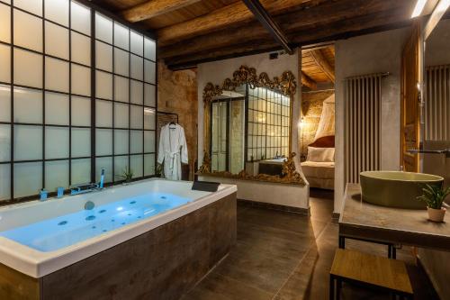 A bathroom at Guccia home