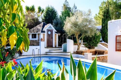 a villa with a swimming pool and a house at Gothia Villa Exclusiva Villa con Piscina Sauna in Illes Balears