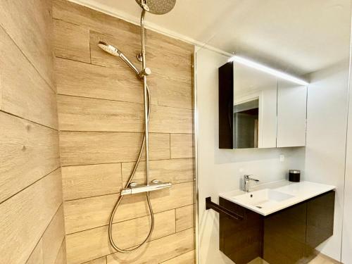 a bathroom with a shower and a sink at Vitamin Sea in Oostduinkerke