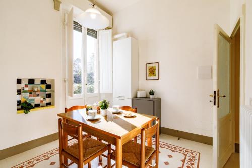 a dining room with a table and chairs at Casa Calise Elegant 1920s Villa with Garage in Siena