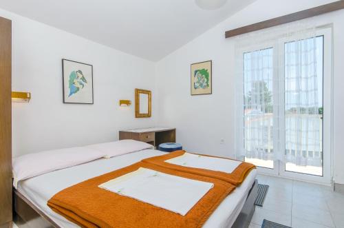 Postel nebo postele na pokoji v ubytování Apartmani Smiljana