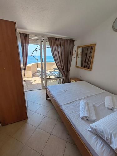 Postel nebo postele na pokoji v ubytování Villa Contact