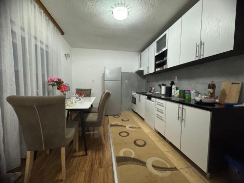Η κουζίνα ή μικρή κουζίνα στο Apartment On the way