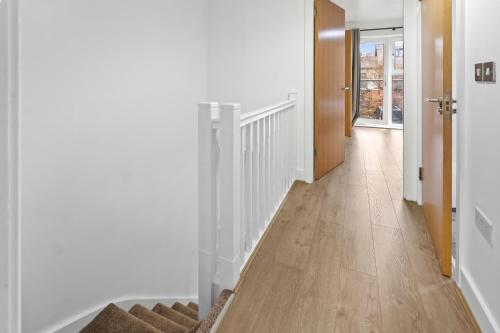 Comfy Home-Windrush Grove photo 17