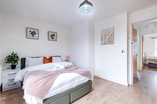 Comfy Home-Windrush Grove photo 15