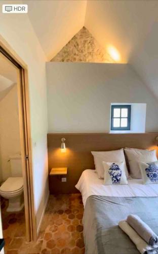 Postel nebo postele na pokoji v ubytování Château de Meauce, gite du vigneron