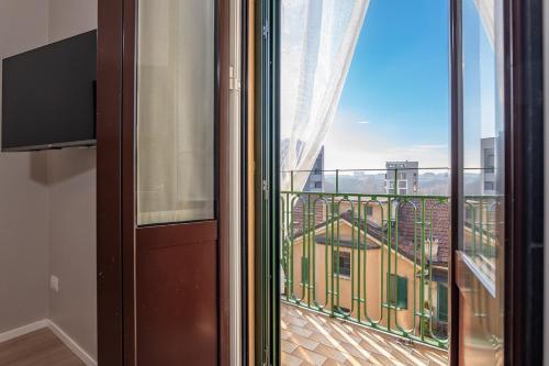 Modern Apt for 4 in Historical Building - Duomo View