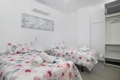 two beds in a room with white walls at La Payana, Sierra de Grazalema Consultar precios en LA PAYANA Prado del Rey in Prado del Rey