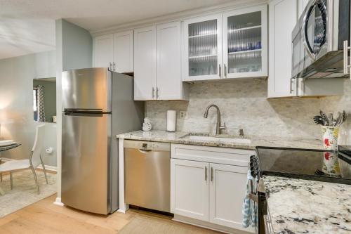 Walk to Beach: Hilton Head Condo w/ Pool Access photo 15