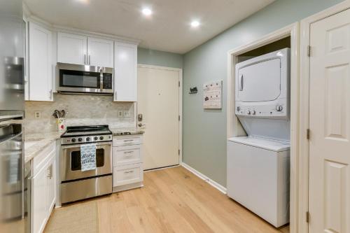 Walk to Beach: Hilton Head Condo w/ Pool Access photo 17