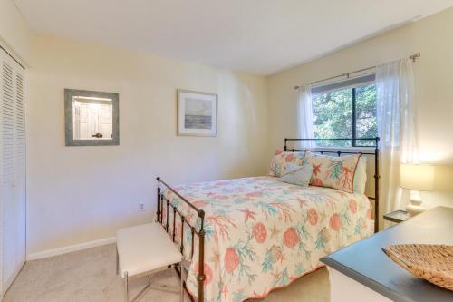 Walk to Beach: Hilton Head Condo w/ Pool Access photo 20