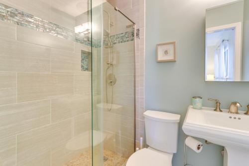 Walk to Beach: Hilton Head Condo w/ Pool Access photo 21