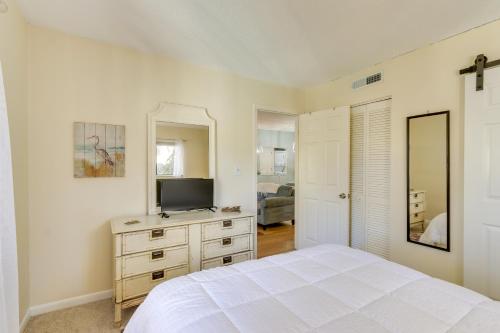 Walk to Beach: Hilton Head Condo w/ Pool Access photo 22
