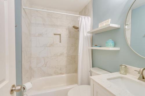 Walk to Beach: Hilton Head Condo w/ Pool Access photo 4