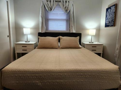 Modern and Cozy Space Near Columbus Attractionsにあるベッド