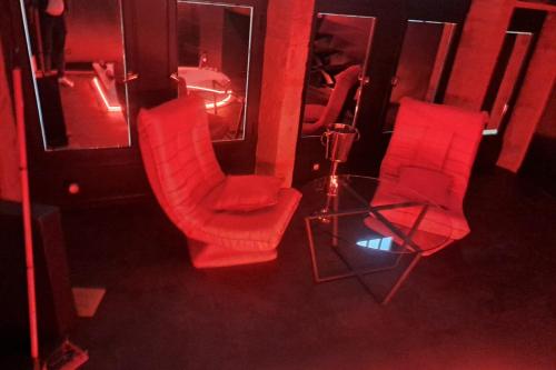 Photo de la galerie de l'établissement Romantic Jacuzzi room in the heart of Vieux Lyon, à Lyon