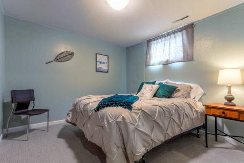Ένα ή περισσότερα κρεβάτια σε δωμάτιο στο Cozy CDA Retreat 4BR Fire Pit Weekly Deals