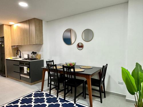 Una cocina o cocineta en Apartamento Entero 101