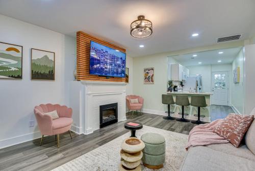 a living room with a fireplace and a tv at Stylish APT 1mile To Masters 2mi Medical Center in Augusta