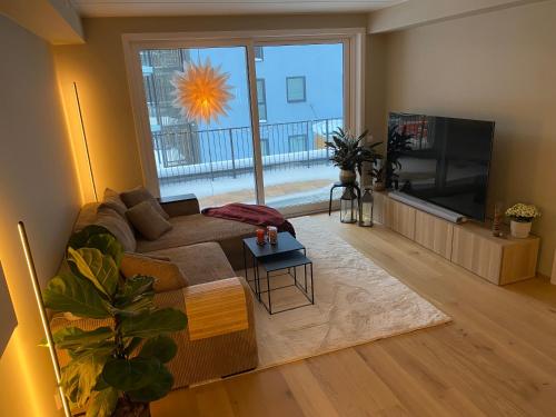 Televisyen dan/atau pusat hiburan di Modern, big and central apartment in Trondheim