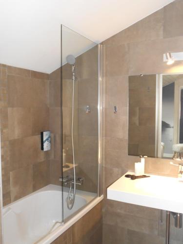 Cit'Hotel Avantici Gapにあるバスルーム