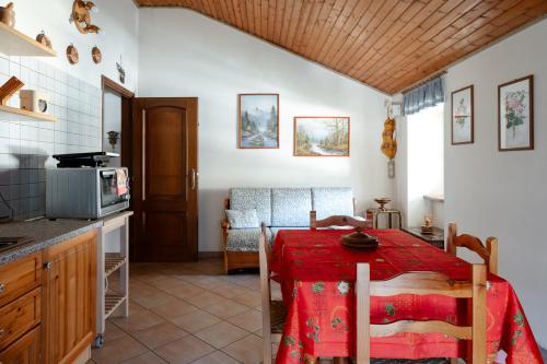 Kuchyň nebo kuchyňský kout v ubytování Ampio Bilocale con vista montagne, Ceres Centro