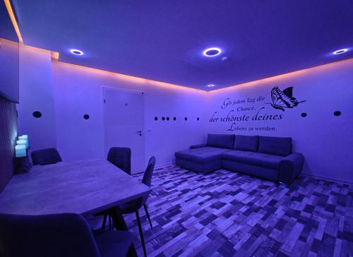 O zonă de relaxare la Modern Apartments Neuburg O - NEU - 2 Zimmer, Komfort, Top Ausgestattet, Smart TV, Wi-Fi