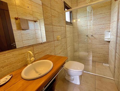 Bilik mandi di Refúgio Rio do Boi