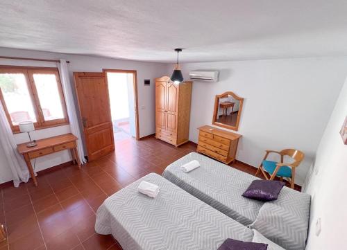 Ένα ή περισσότερα κρεβάτια σε δωμάτιο στο Can Damia Ibiza