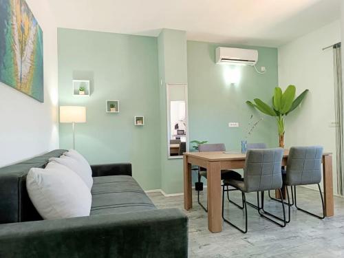 Stylish Apartment Pine Hill