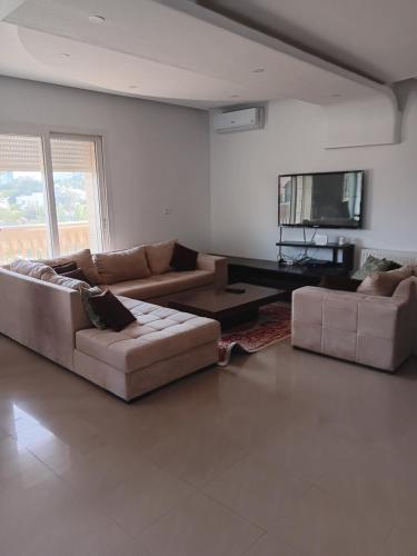 Un lugar para sentarse en Beach Property