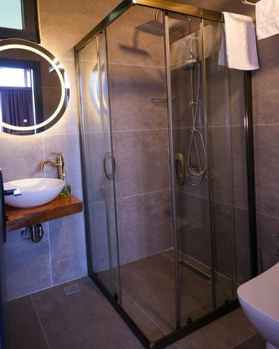 a bathroom with a shower and a sink at Bell Garden Maşukiye in Kocaeli