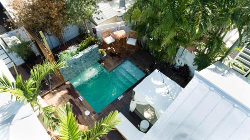 an overhead view of a swimming pool with palm trees at Sombrero Reef Light Suite in Key West