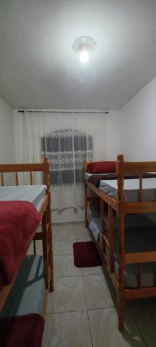 a room with two bunk beds and a window at Hostel Recanto do Descanso in Guarulhos