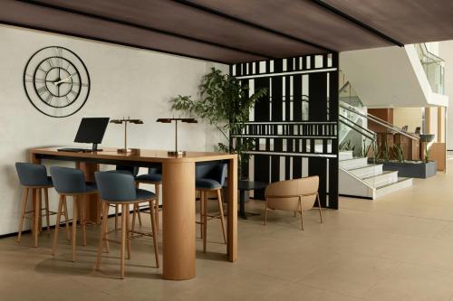 Ein Restaurant oder anderes Speiselokal in der Unterkunft Courtyard by Marriott Dakar Diamniadio 