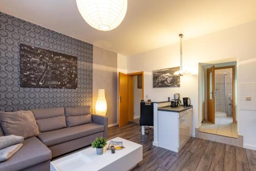 a living room with a couch and a table at Ferienwohnung am Neuen Thore I in Blankenburg