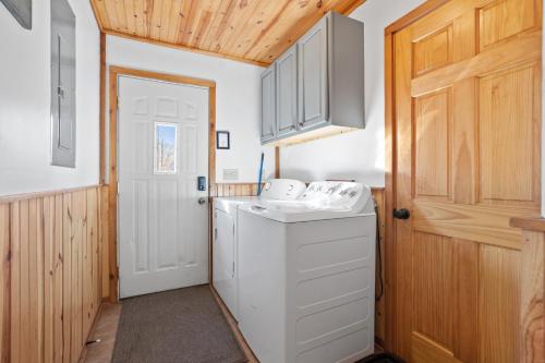 a small laundry room with a washer and dryer at Mountain Spirit in Stanton